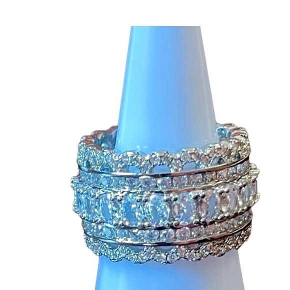 🎉3xHP🎉Gorgeous Wide Band Halo Ring. This ring is absolutely stunning!Size 8🎉3xHP - Picture 3 of 4